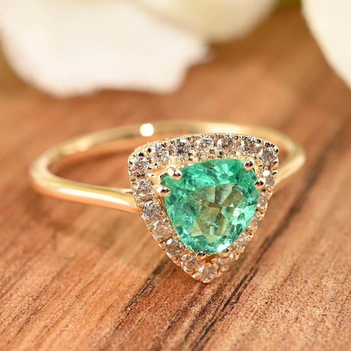 Certified & Appraised LUXORO 14K Yellow Gold AAA Boyaca Colombian Emerald and G-H I2 Diamond Halo Ring 1.25 ctw image number 1