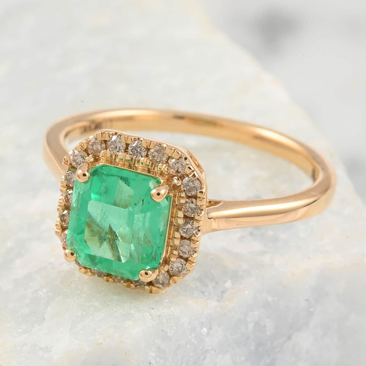 Certified LUXORO 14K Yellow Gold AAA Boyaca Colombian Emerald and G-H I2 Diamond Halo Ring 2.85 Grams 1.50 ctw image number 1