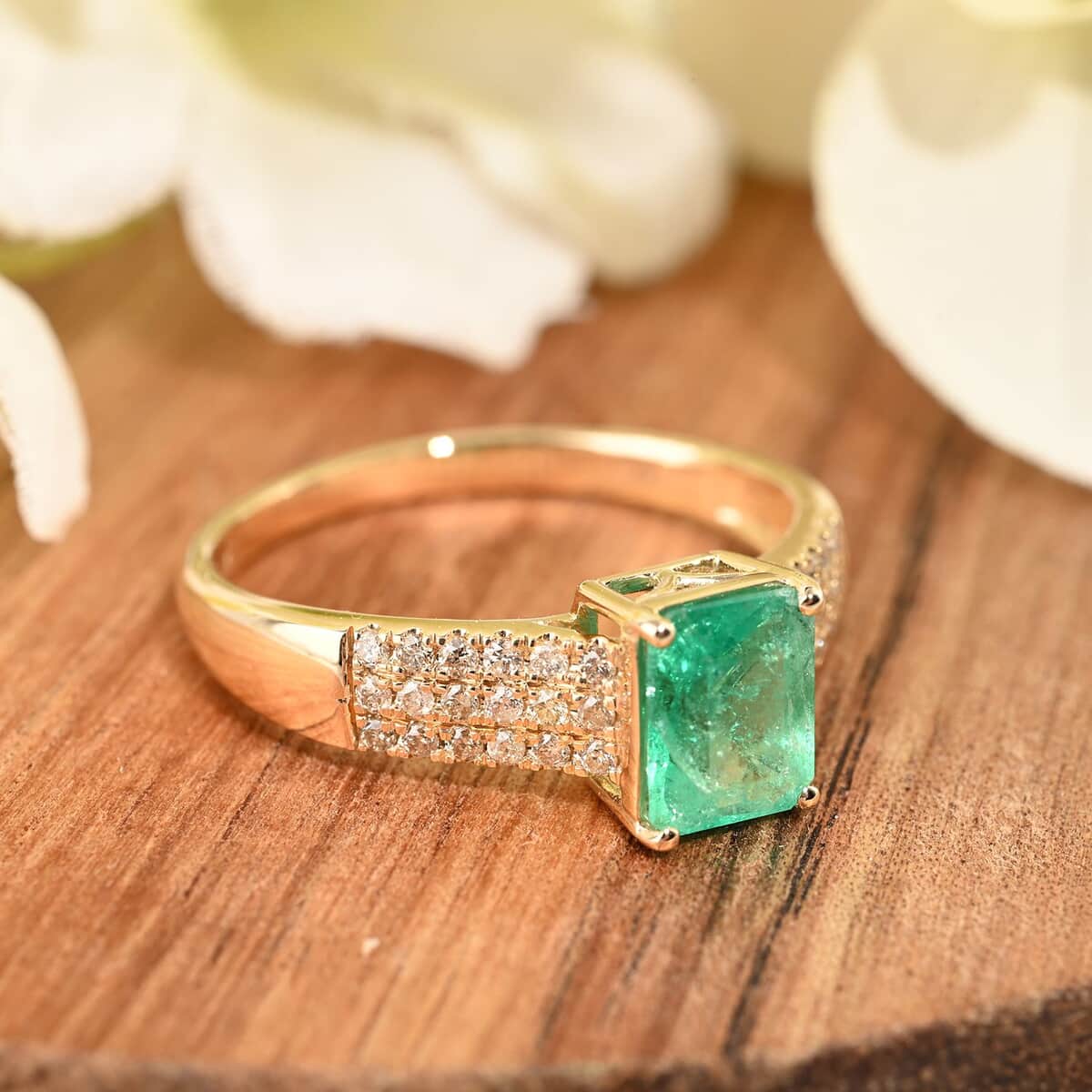 Certified LUXORO 14K Yellow Gold AAA Boyaca Colombian Emerald and G-H I2 Diamond Ring 3.28 Grams 1.65 ctw image number 1
