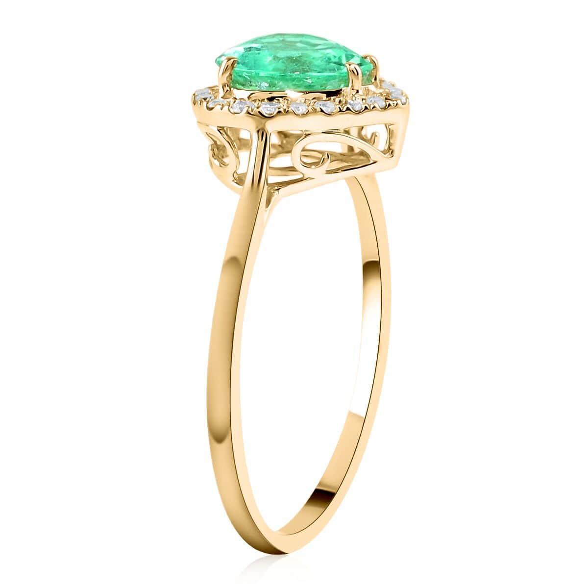 Certified & Appraised Luxoro AAA Boyaca Colombian Emerald and G-H I2 Diamond 1.65 ctw Halo Ring in 14K Yellow Gold (Size 8.0) image number 3