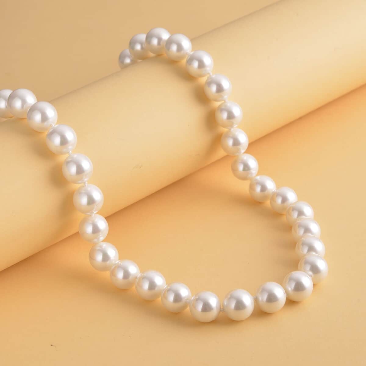 Doorbuster White Shell Pearl Necklace 20 Inches in Stainless Steel image number 1