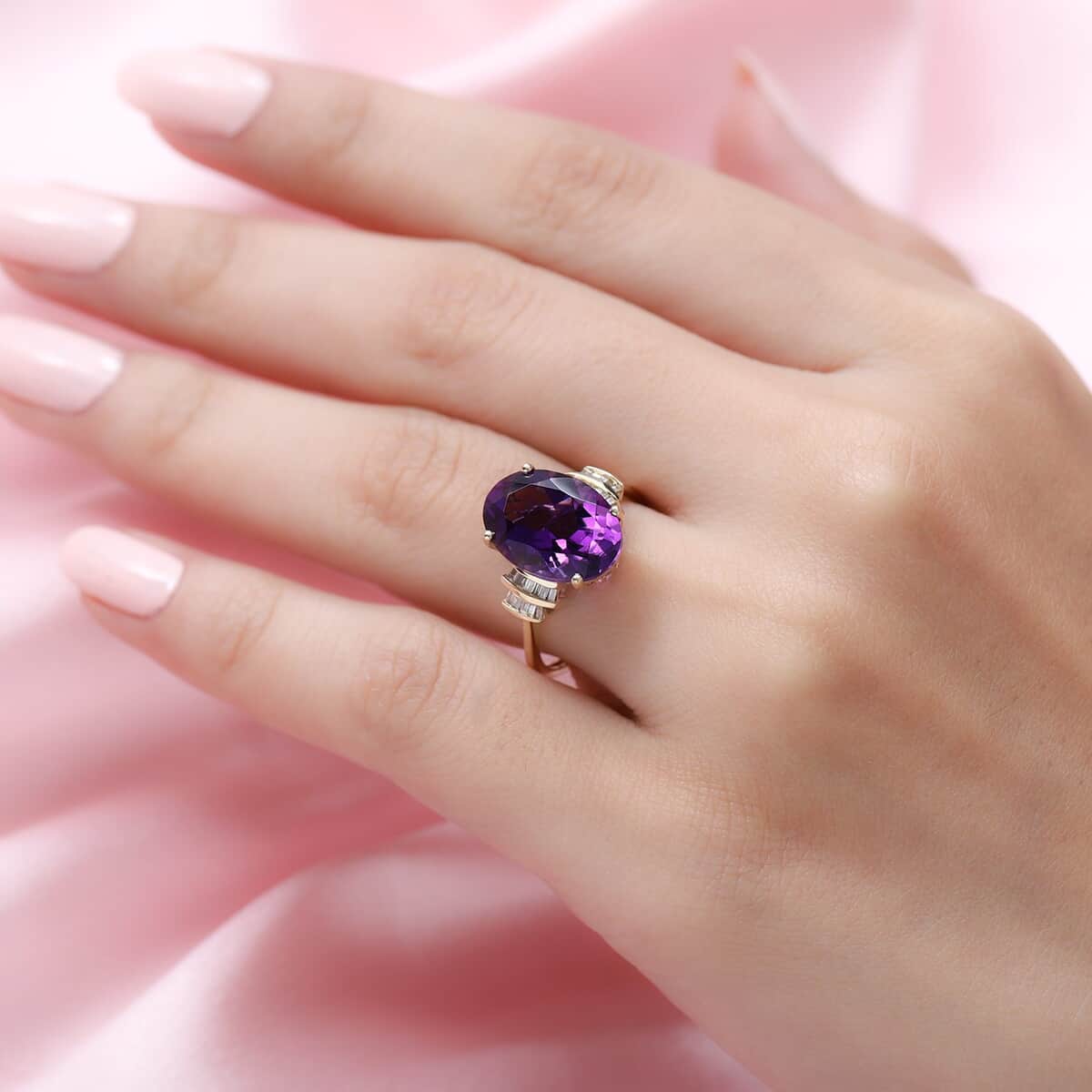 LUXORO 10K Yellow Gold AAA Kagem Zambian Amethyst and G-H I3 Diamond Ring 2.50 Grams 5.40 ctw image number 2