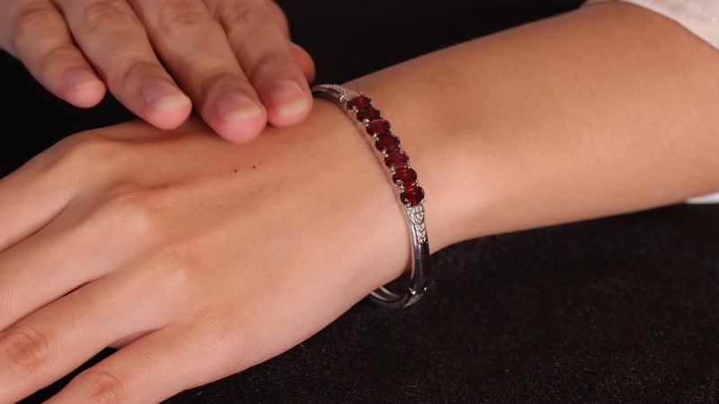 Doorbuster Mozambique Garnet Bangle Bracelet in Stainless Steel (6.50 In) 6.25 ctw