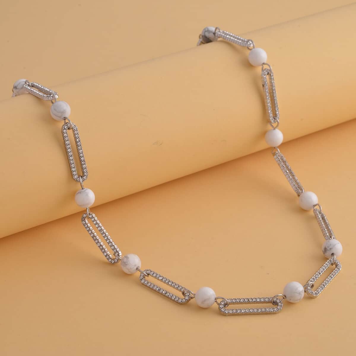 White Howlite and Austrian Crystal Paper Clip Necklace 20-22 Inches in Silvertone 50.00 ctw image number 1