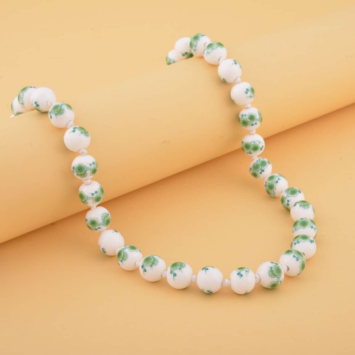 Green Flower Ceramic Beaded Knotted Necklace in Silvertone 20 Inches image number 1