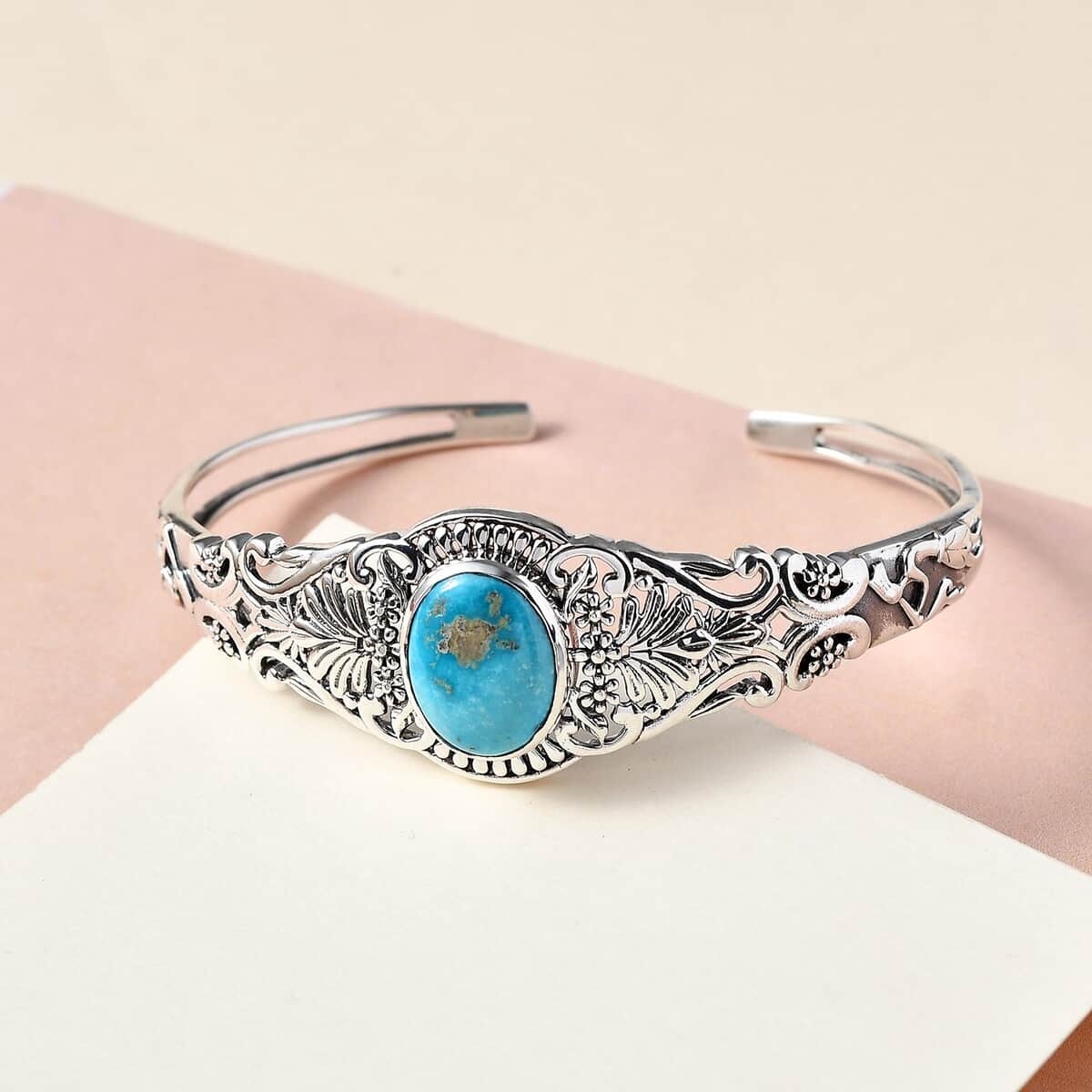 Artisan Crafted South Hill Turquoise 8.90 ctw Cuff Bracelet in Sterling Silver (7.25 In) image number 1