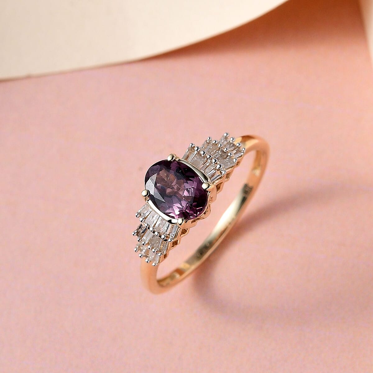 Luxoro 10K Yellow Gold Premium Merelani Color Change Garnet and G-H I3 Diamond Ring (Size 9.0) 1.00 ctw image number 1