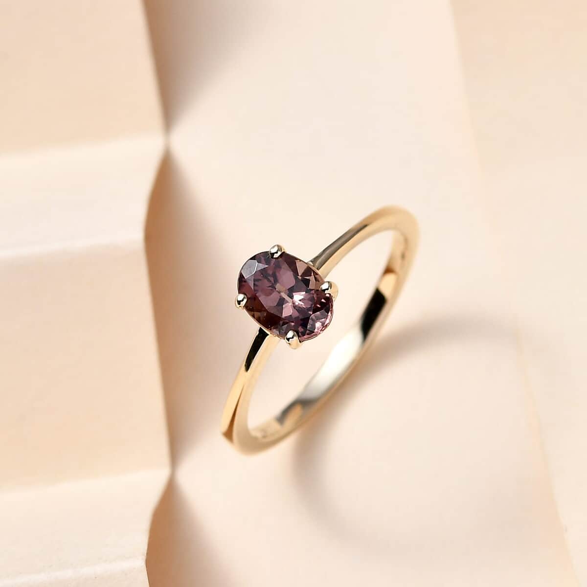 LUXORO 10K Yellow Gold Premium Natural Merelani Color Change Garnet Solitaire Ring 1.00 ctw image number 1