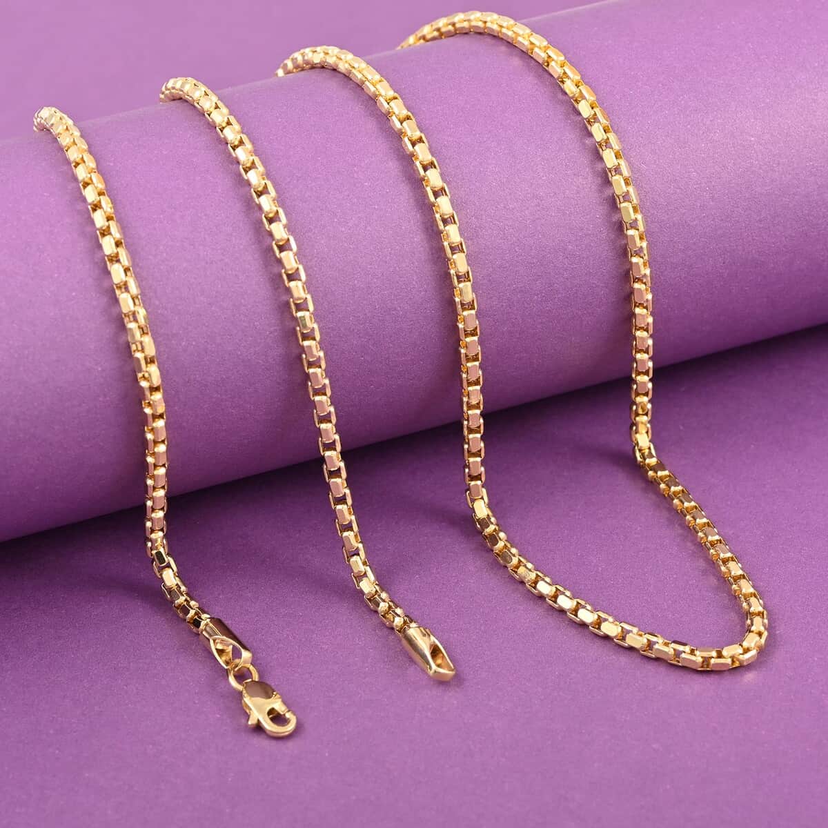California Closeout Deal 10K Yellow Gold 2.5mm Venetian Box Chain Necklace 22 Inches 6.0Grams image number 1