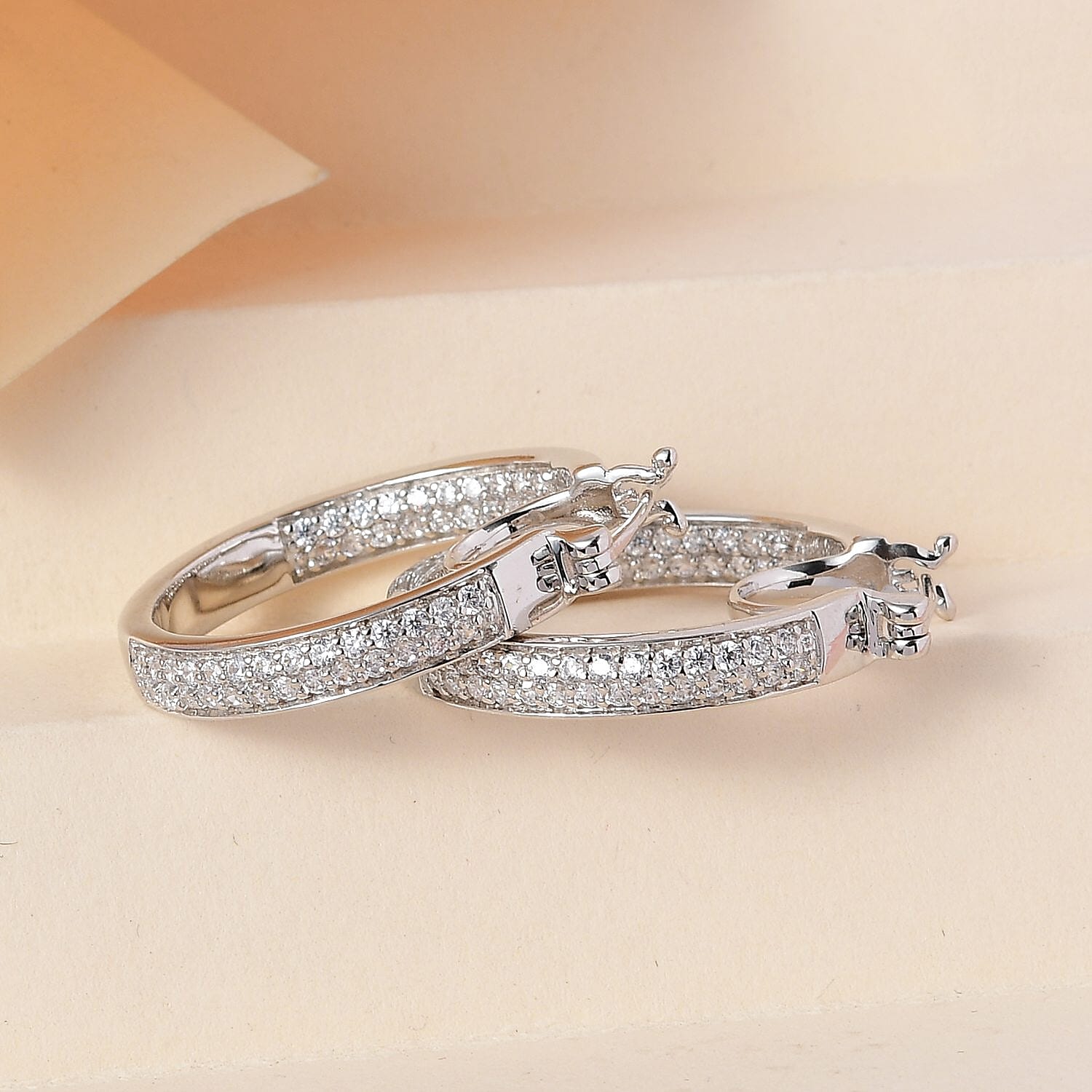 Simulated Diamond - Product card gallery slide 1 (10144652132635)