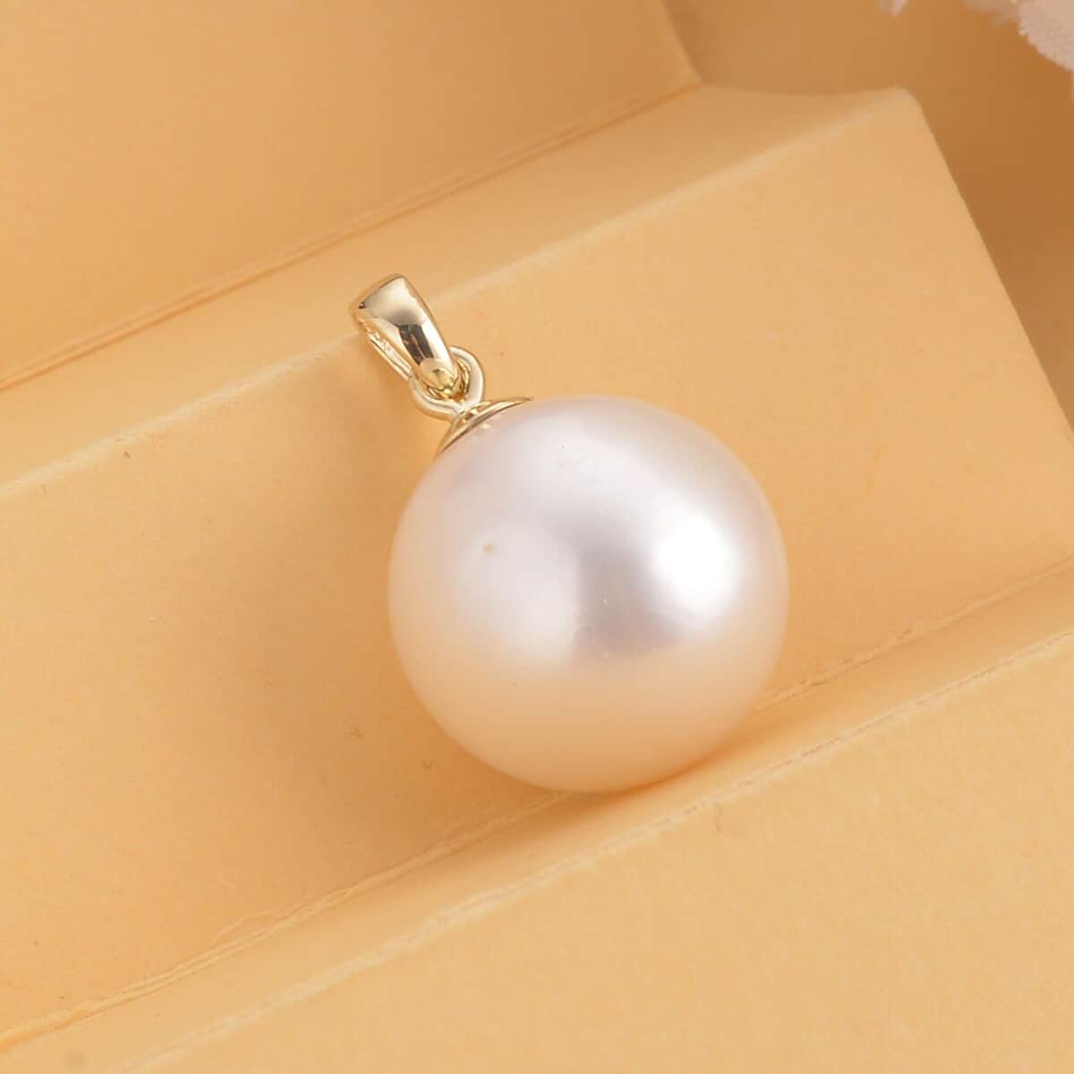 10K Yellow Gold White Edison Pearl Solitaire Pendant image number 1