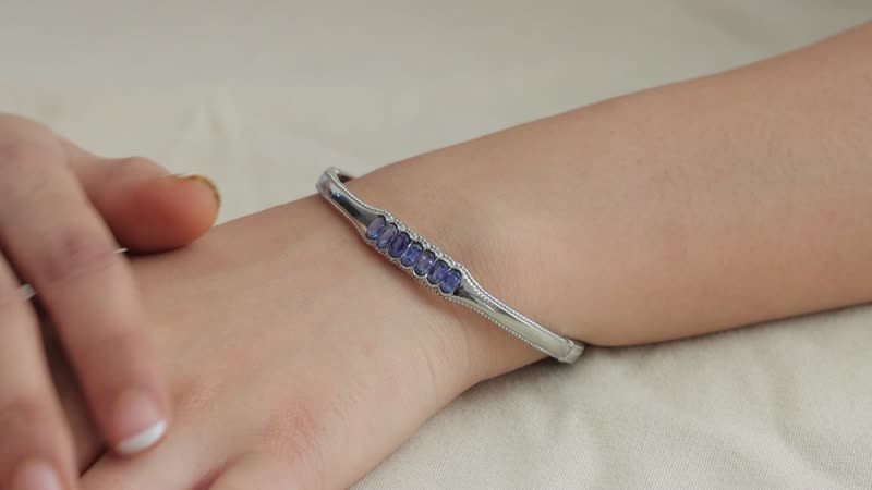 Kashmir Kyanite 2.35 ctw Adjustable Bangle Bracelet in Stainless Steel (6.50 In)