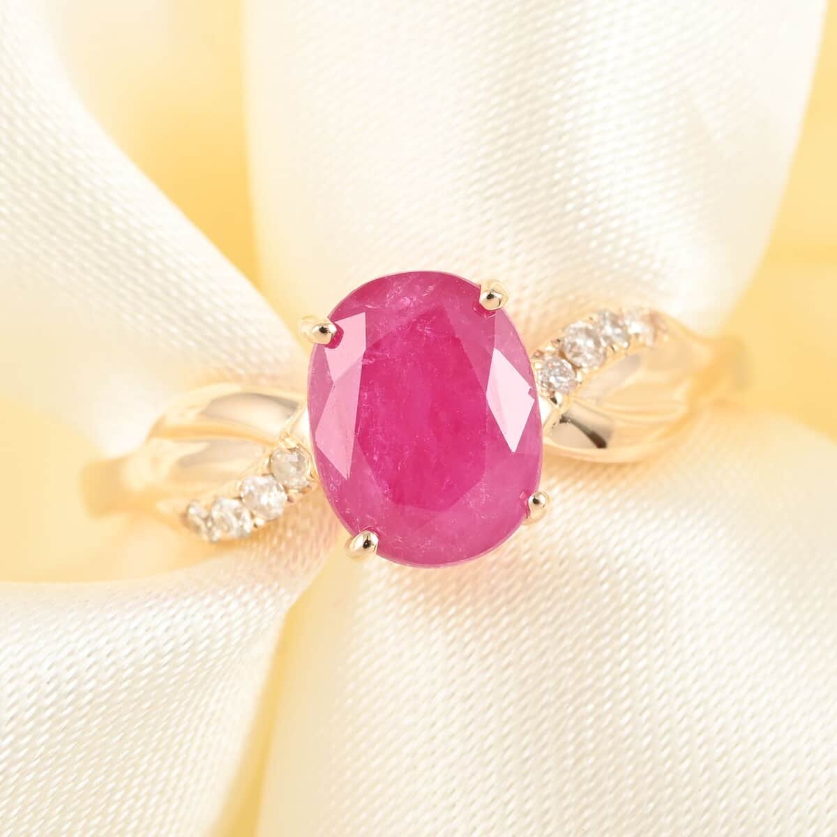 Certified LUXORO 10K Yellow Gold AAA Mozambique Ruby and G-H I2 Diamond Ring 2.15 Grams 1.70 ctw image number 1