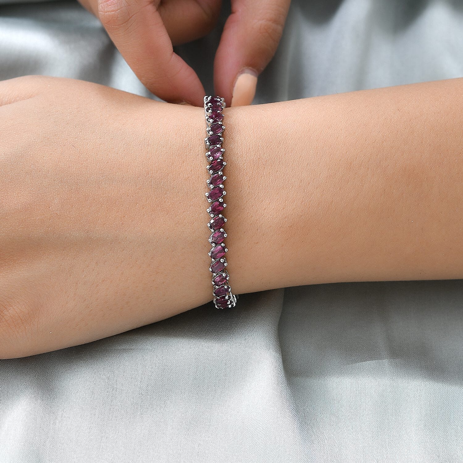 Tanzanian Wine Garnet Tennis Bracelet in Platinum Over Sterling Silver (6.50 In) 10.85 Grams 9.75 ctw