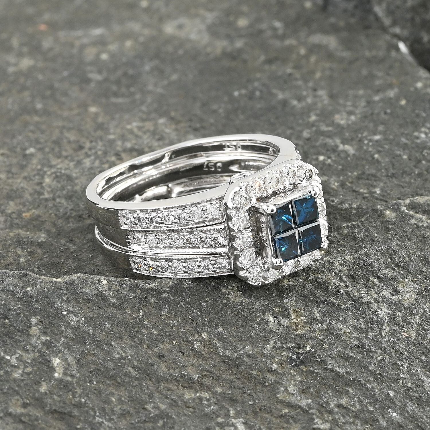 14K White Gold Blue and White Diamond Stackable Ring (Size 7.0) 8.40 Grams 1.50 ctw