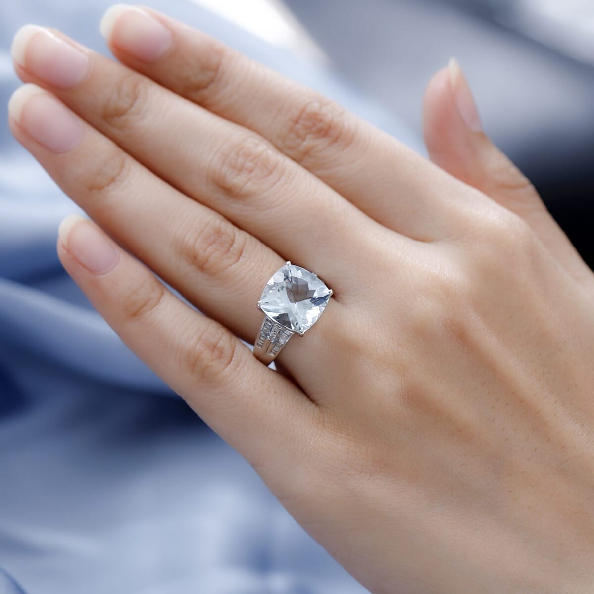Luxoro 10K White Gold Premium Mangoro Aquamarine, Diamond (0.35 cts) Ring (Size 5.0) (4.65 g) 6.85 ctw image number 2