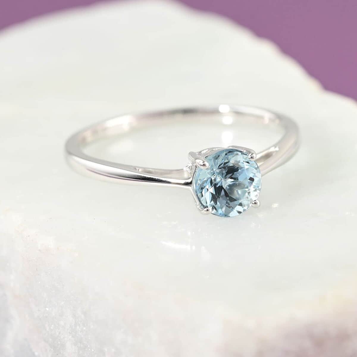 Certified and Appraised Iliana 18K White Gold AAA Santa Maria Aquamarine Solitaire Ring (Size 8.0) 1.00 ctw image number 1