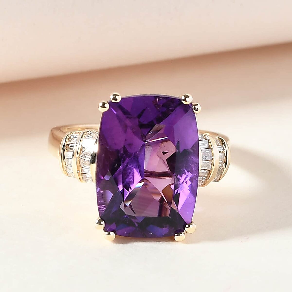 Luxoro 10K Yellow Gold AAA Lusaka Amethyst, Diamond (0.20 cts) Ring (Size 6.5) 6.75 ctw image number 1