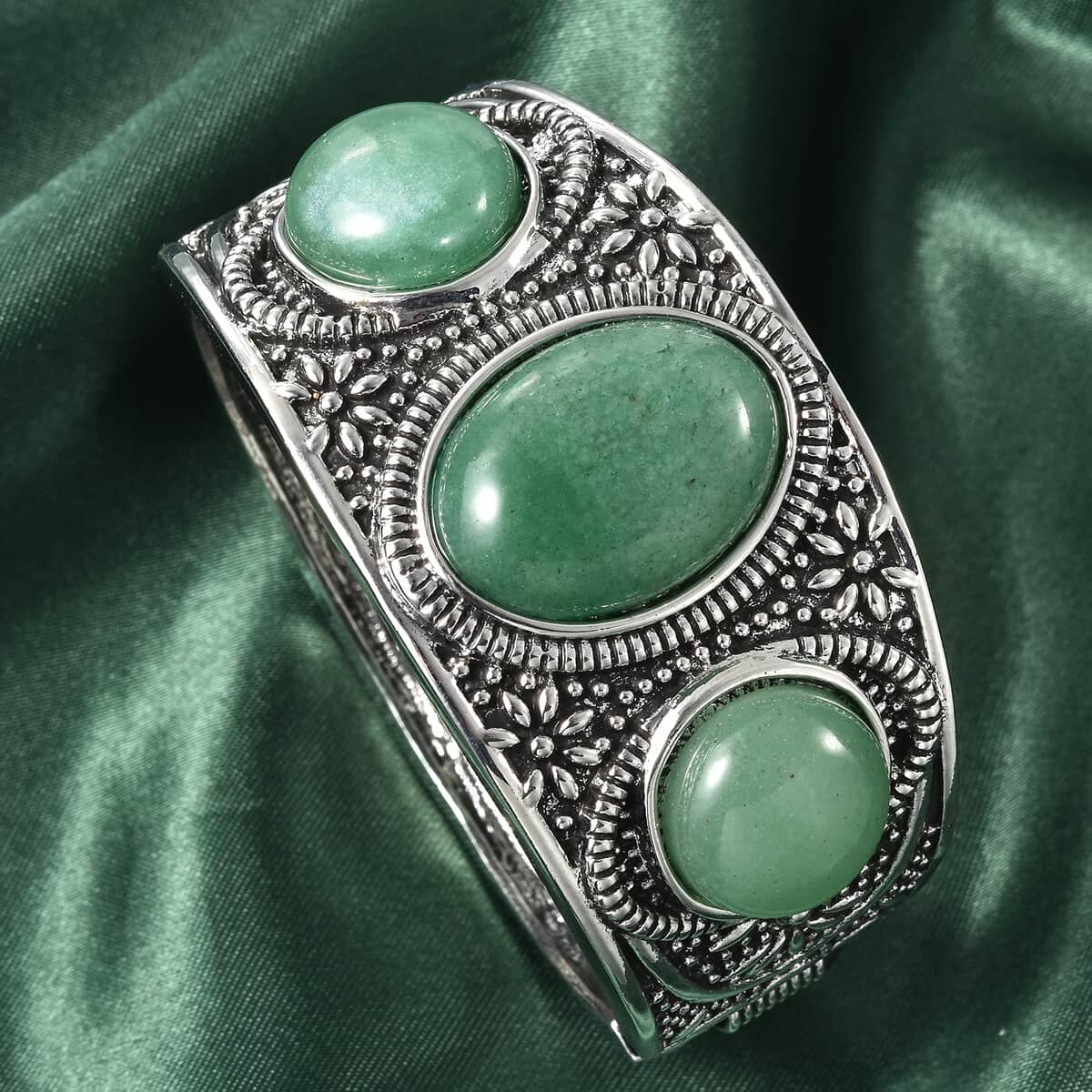 Green Aventurine Bangle Bracelet in Black Oxidized Silvertone (7 In) 54.50 ctw image number 1