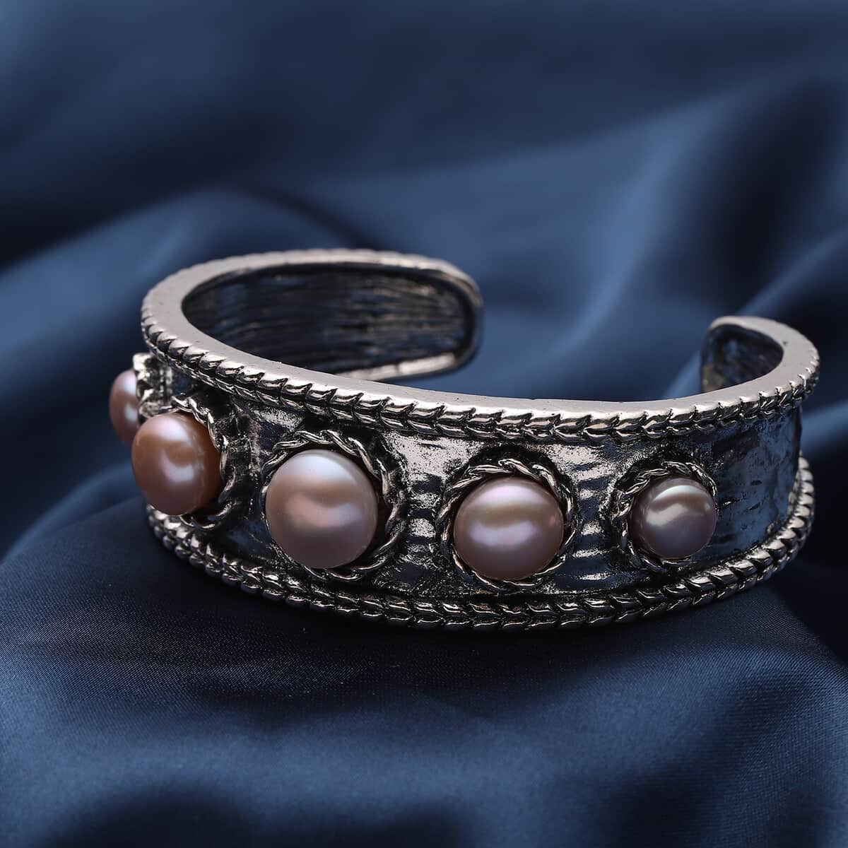 Purple Freshwater Pearl Cuff Bracelet in Silvertone (7.50 In) 34.00 ctw image number 1