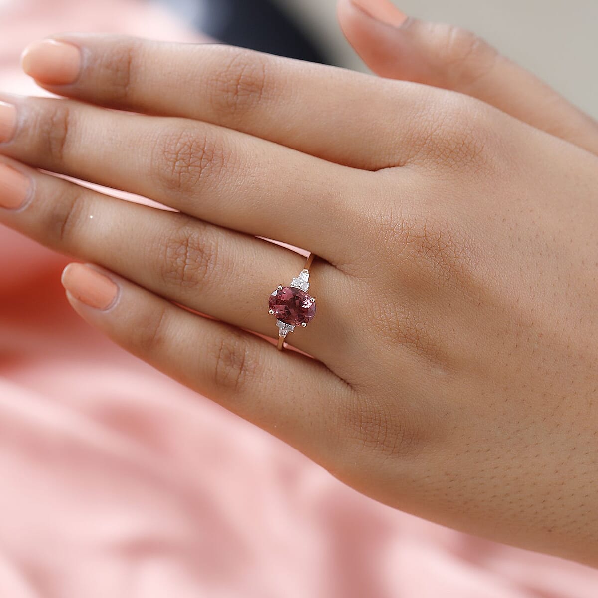 Luxoro 10K Rose Gold Premium Red Rose Apatite and G-H I3 Diamond Ring (Size 8.0) 2.20 ctw image number 2