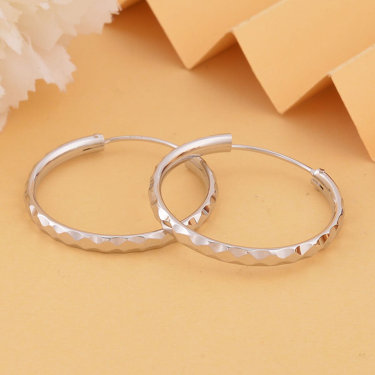 Rhodium Over Sterling Silver 25mm Diamond Cut Hoop Earrings 2.50 Grams image number 1