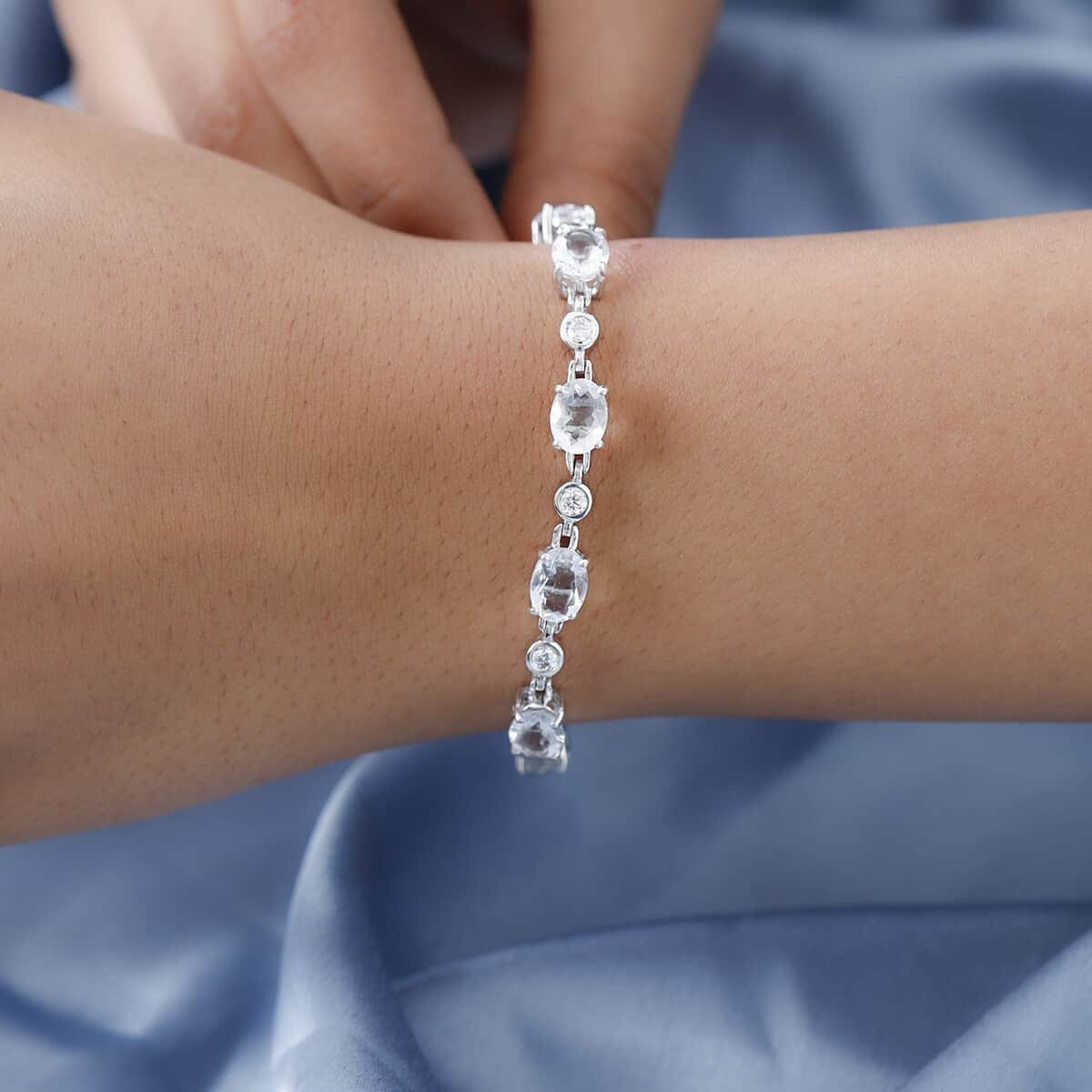 Mexican Hyalite Opal and Moissanite Bracelet in Platinum Over Sterling Silver With UV Torch (7.25 In) 11.25 Grams 10.25 ctw image number 2