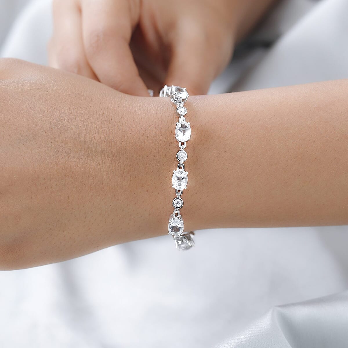 Mexican Hyalite Opal and Moissanite Bracelet in Platinum Over Sterling Silver With UV Flash Light (6.50 In) 9.50 ctw image number 2