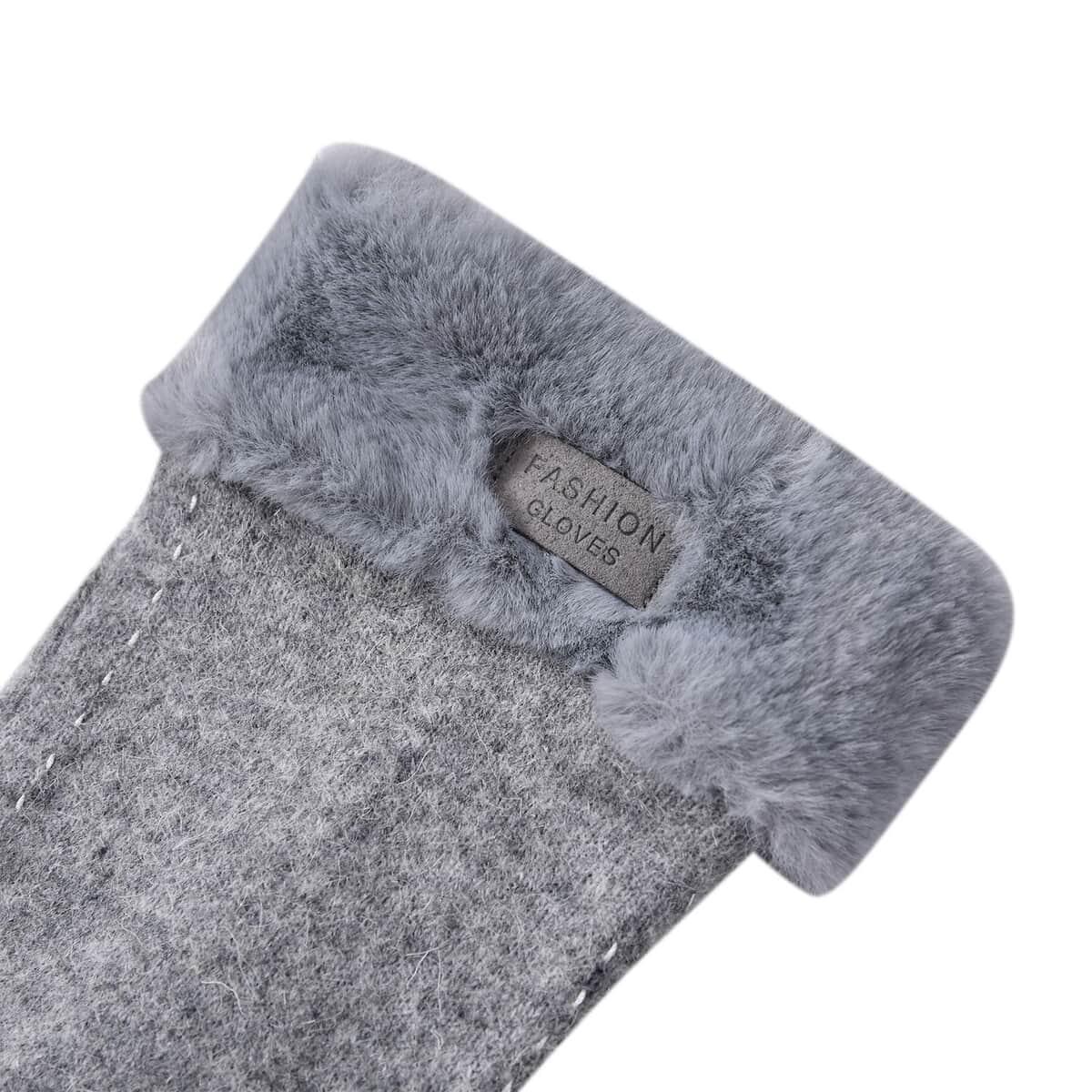 Gray Cashmere Warm Gloves with Faux Fur and Equipped Touch Screen Friendly image number 5