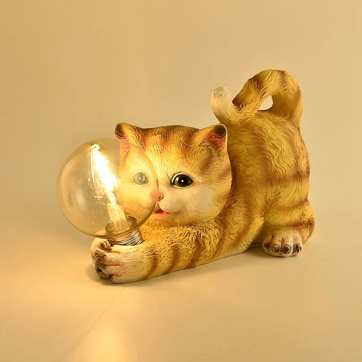 Polyresin Cat with Solar Lamp Bulb image number 1