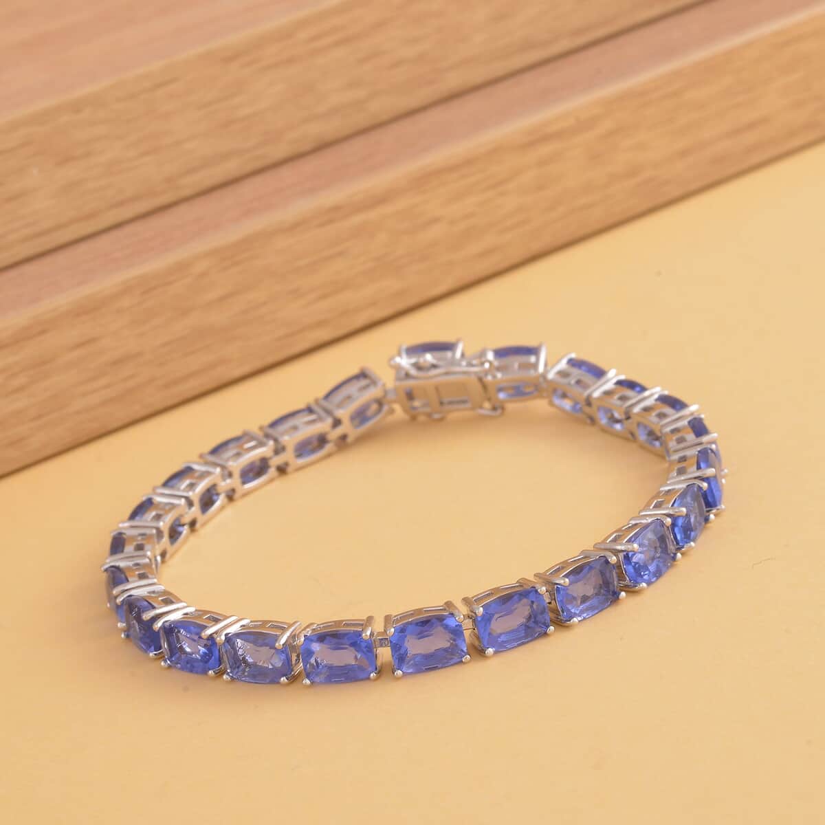 Color Change Fluorite Tennis Bracelet in Rhodium Over Sterling Silver (7.25 In) 11.90 Grams 25.35 ctw image number 1