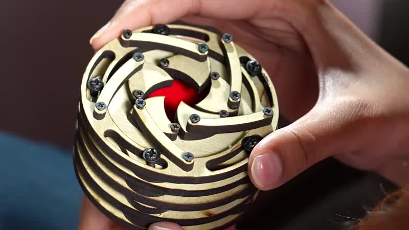 "Rotating Wooden Ring Box Size: 2.18 (Dia) Inches Color: WHITE"