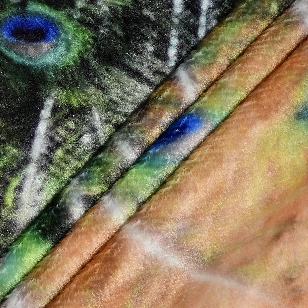 Homesmart Green Peacock Digital Print Pattern Flannel Blanket image number 3