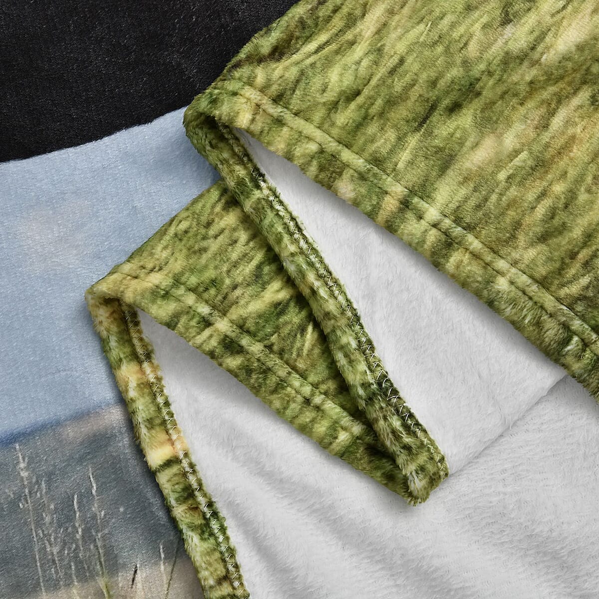 Homesmart Black Horse Digital Print Pattern Flannel Blanket image number 4