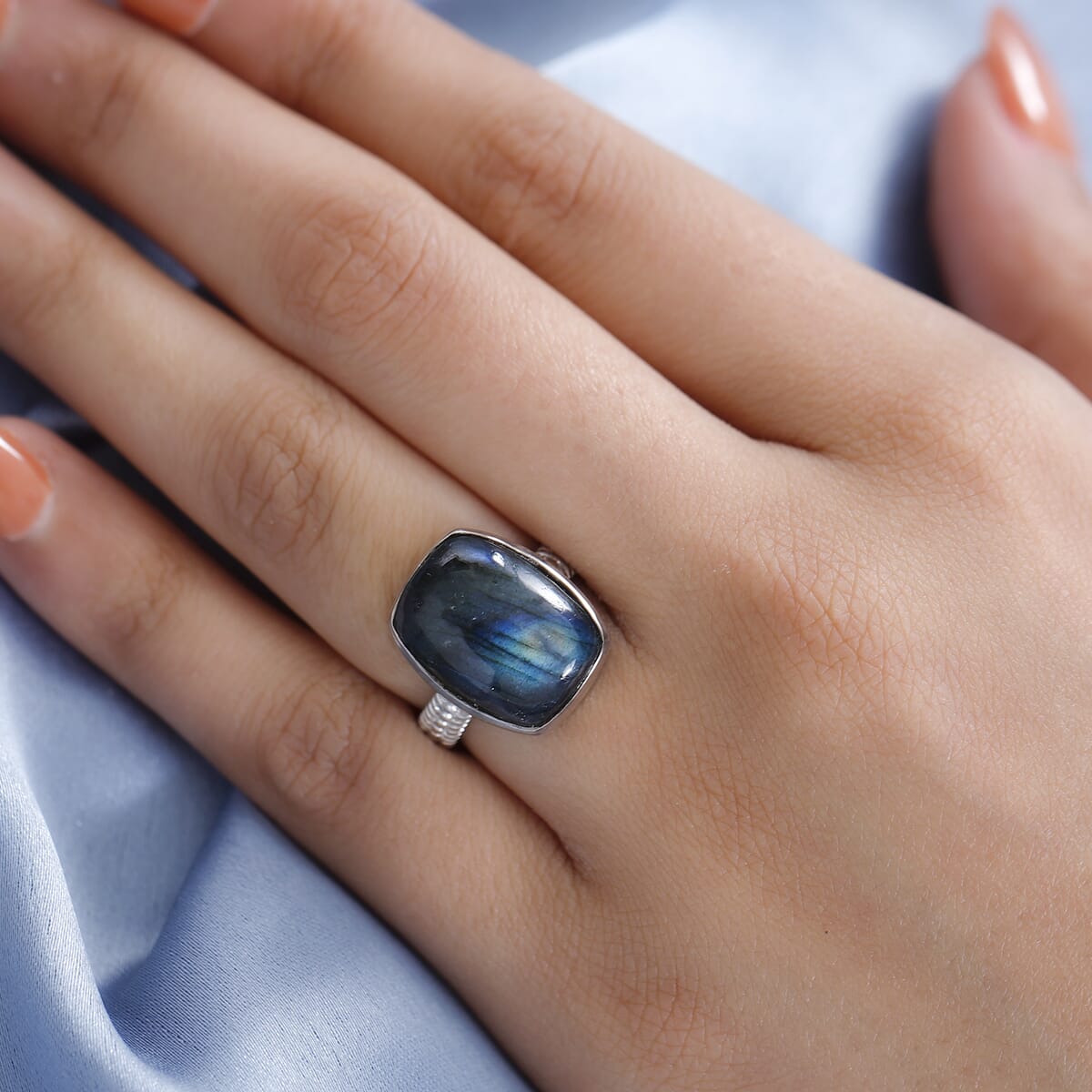 Malagasy Labradorite Solitaire Ring in Platinum Over Copper 10.90 ctw image number 2