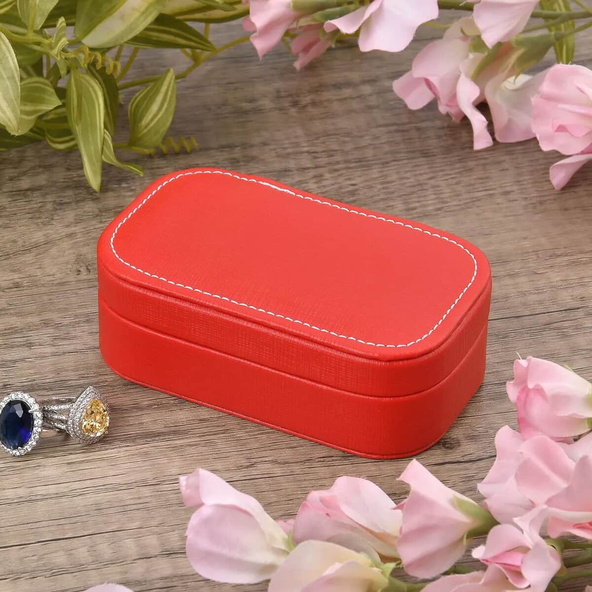 Red Faux Leather Oval Shape Jewelry Box (4 Necklace Hooks, Pouch Pocket, 4 Ring Slot) image number 1