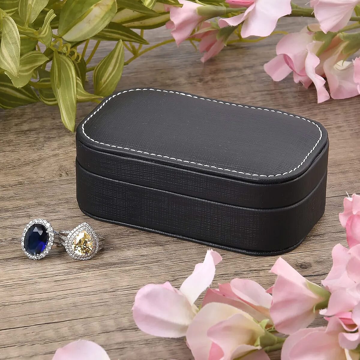 Black Faux Leather Oval Shape Jewelry Box (4 Necklace Hooks, Pouch Pocket, 4 Ring Slot) image number 1