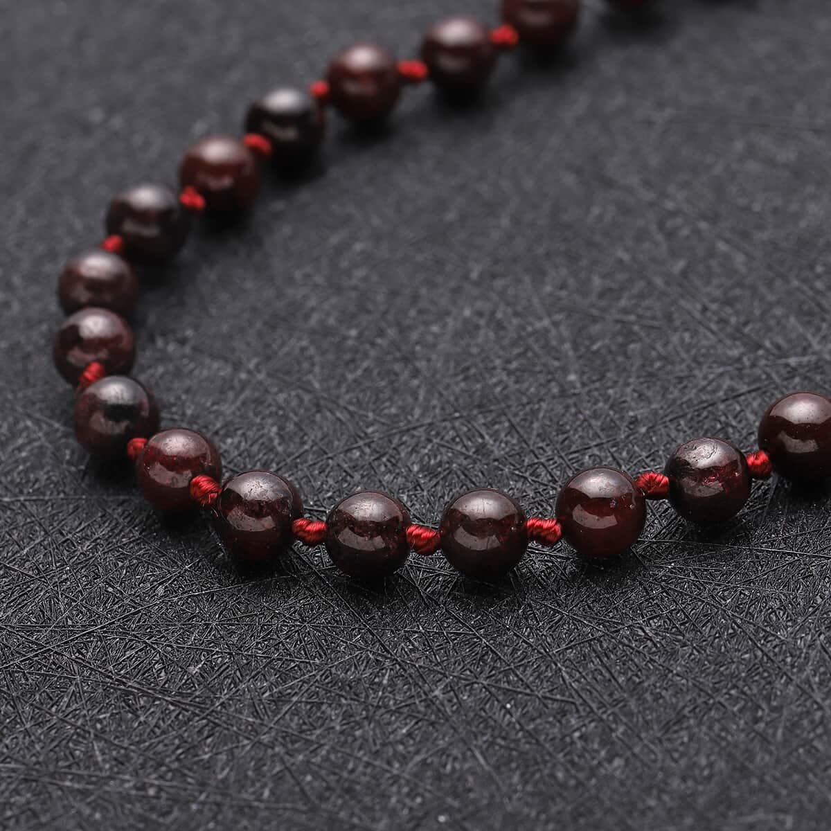 Mozambique Garnet Beaded Hand Knotted Necklace 18 Inches in Silvertone 122.50 ctw image number 1