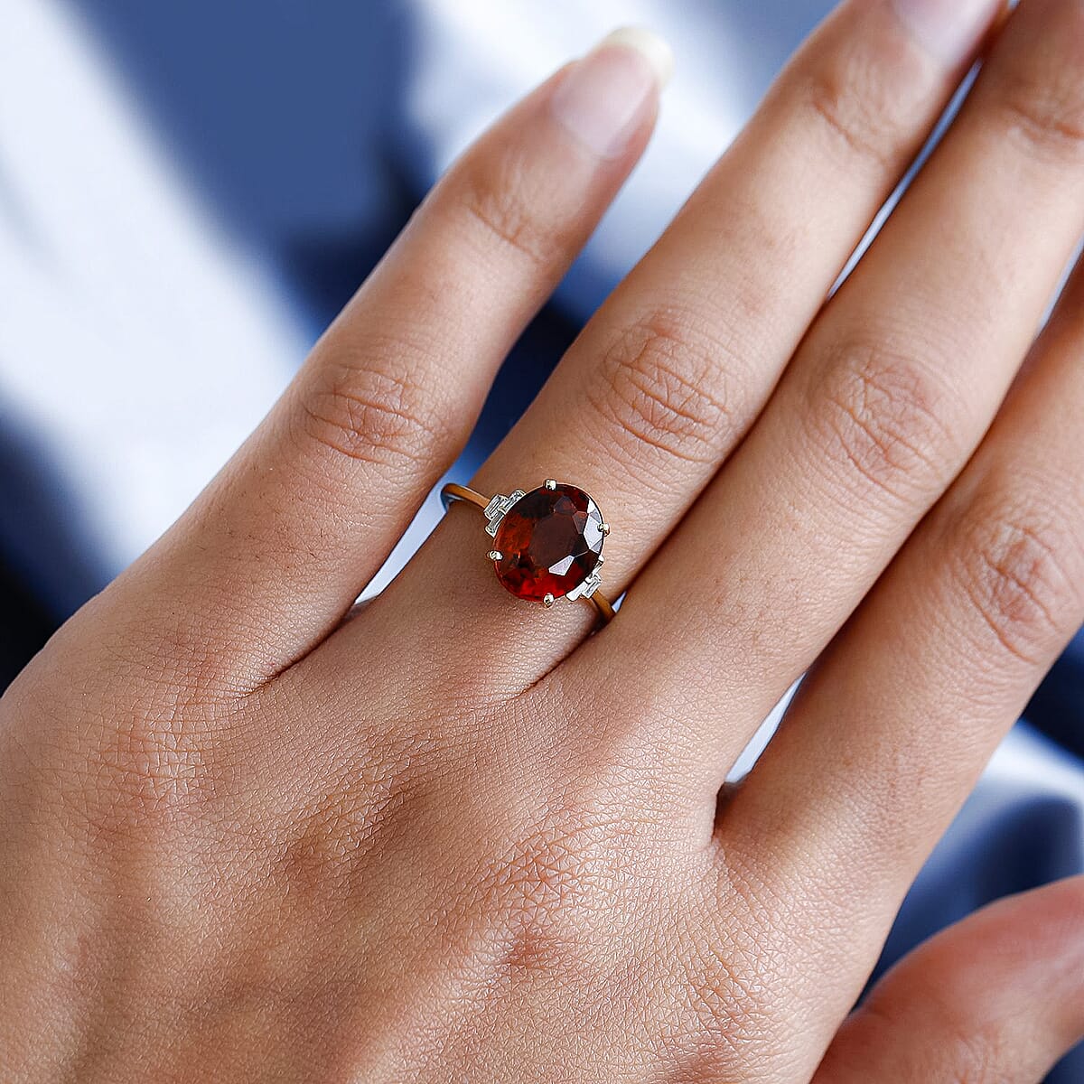 Luxoro 10K Yellow Gold Premium Sri Lankan Honey Garnet and Diamond January Birthstone Ring (Size 7.0) 4.60 ctw image number 2