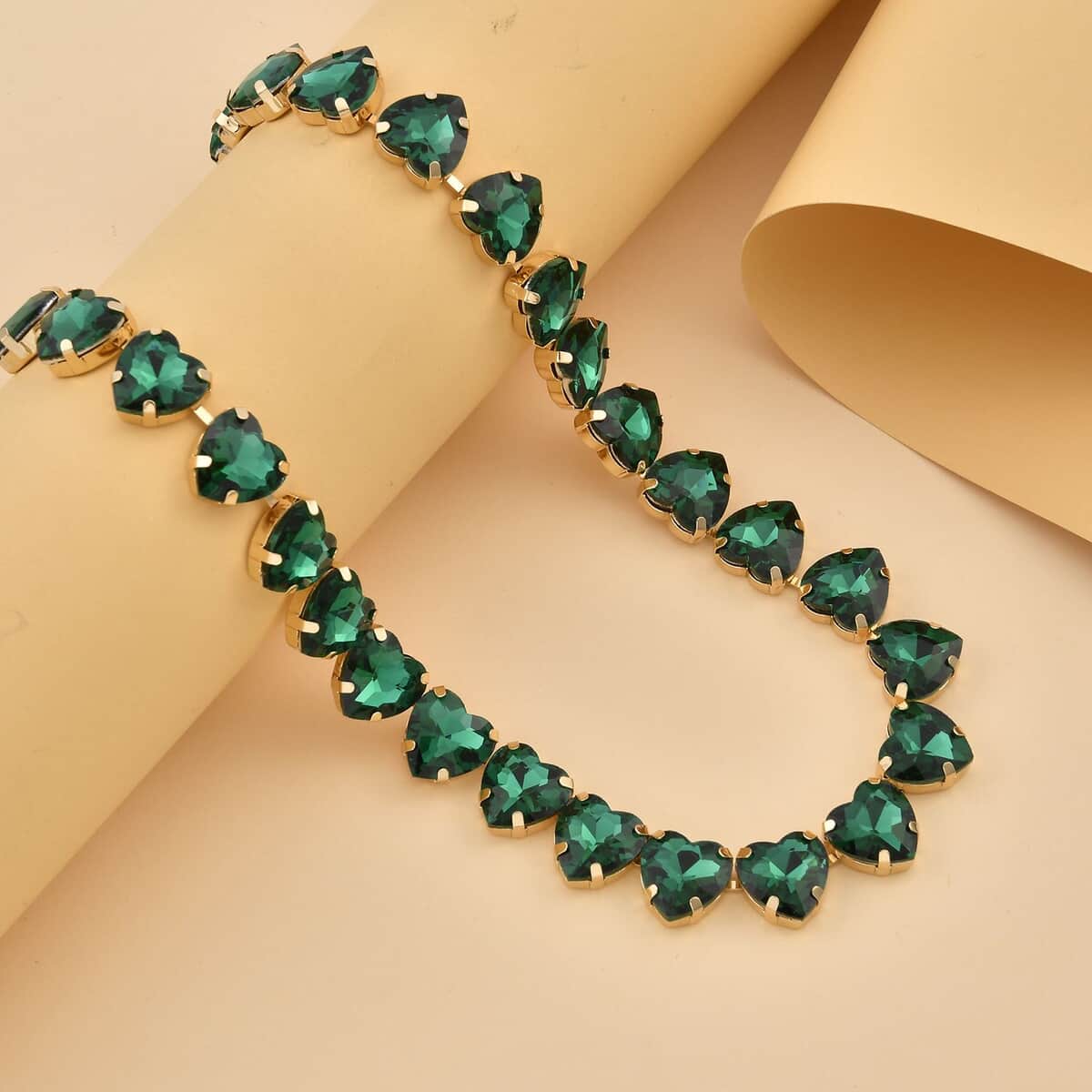 Green Glass Heart Necklace 20-22 Inches in Goldtone image number 1