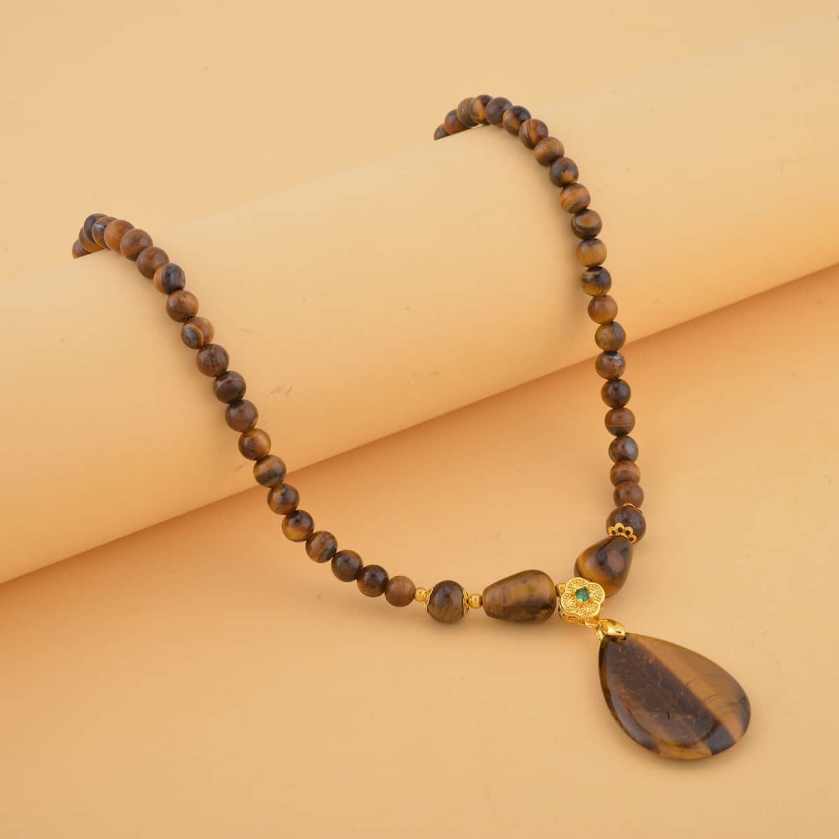 Tiger's Eye and Simulated Emerald Beaded Necklace 18-20 Inches in Goldtone 161.00 ctw image number 1