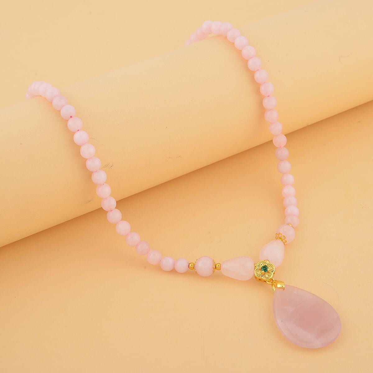 Galilea Rose Quartz and Simulated Emerald Beaded Necklace 18-20 Inches in Goldtone 157.50 ctw image number 1