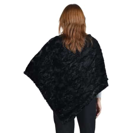 " PASSAGE Poncho with flower pattern. Material: 100% polyester. Size: 31.5X38.5 inch Weight:185g . Color: Black " image number 1
