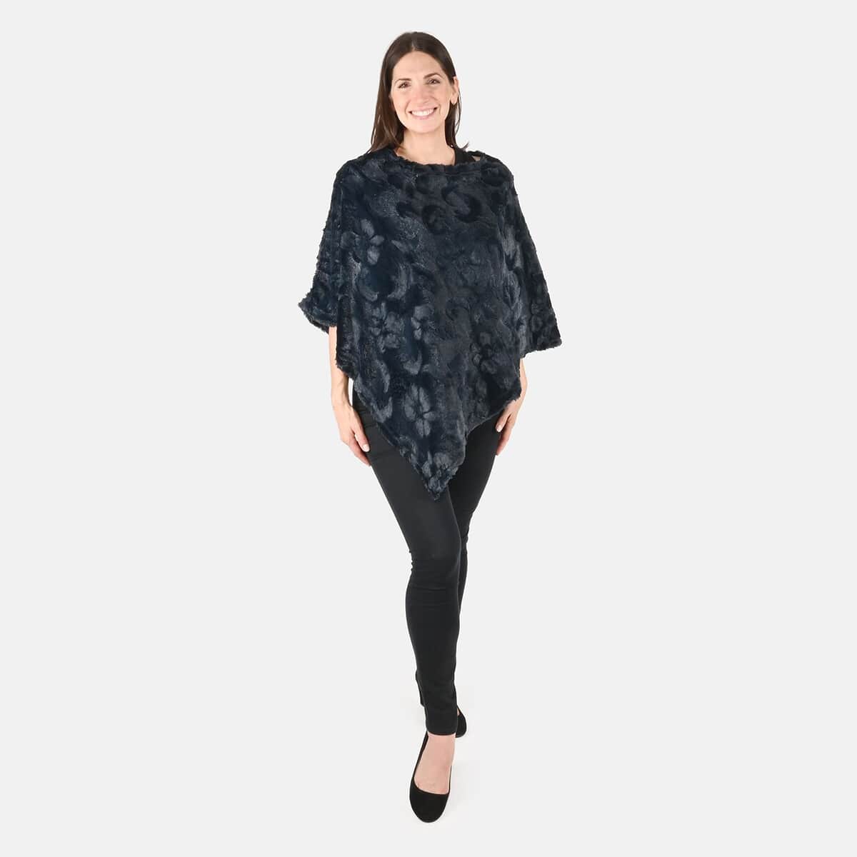 Passage Navy Floral Pattern Poncho image number 0