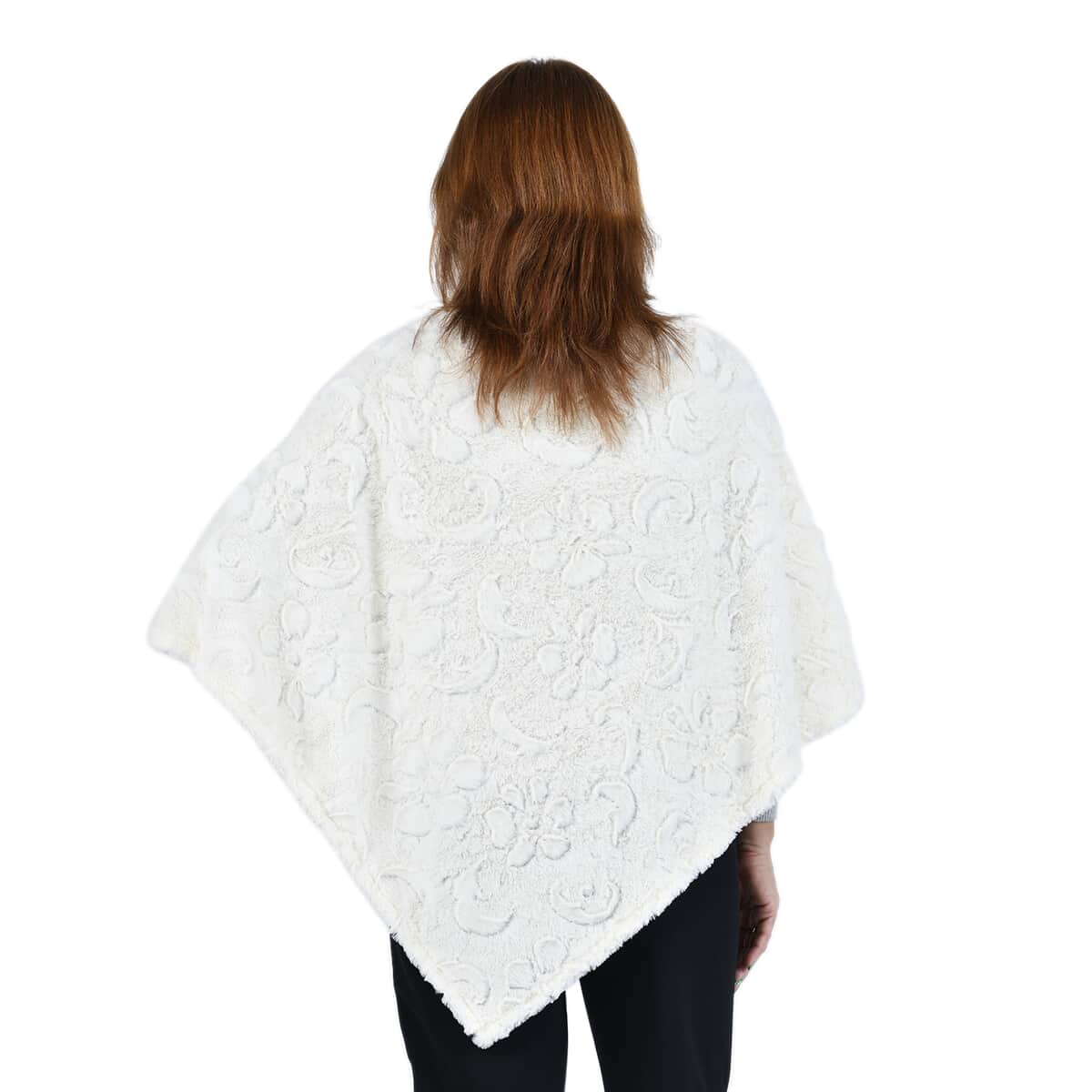 Passage Off White Floral Pattern Poncho image number 1