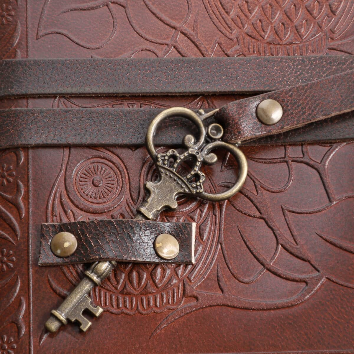 Handcrafted Dark Brown Owl Embossed 100% Genuine Leather Journal With Hand Dyed & Handmade Papers image number 4