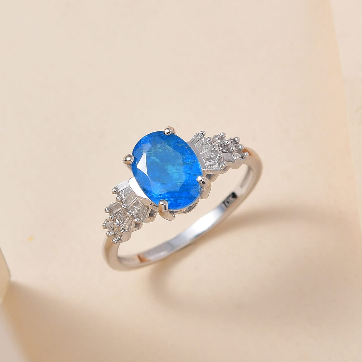 Luxoro 10K White Gold Premium Malgache Neon Apatite and Diamond Ring (Size 8.0) 2.10 ctw image number 1