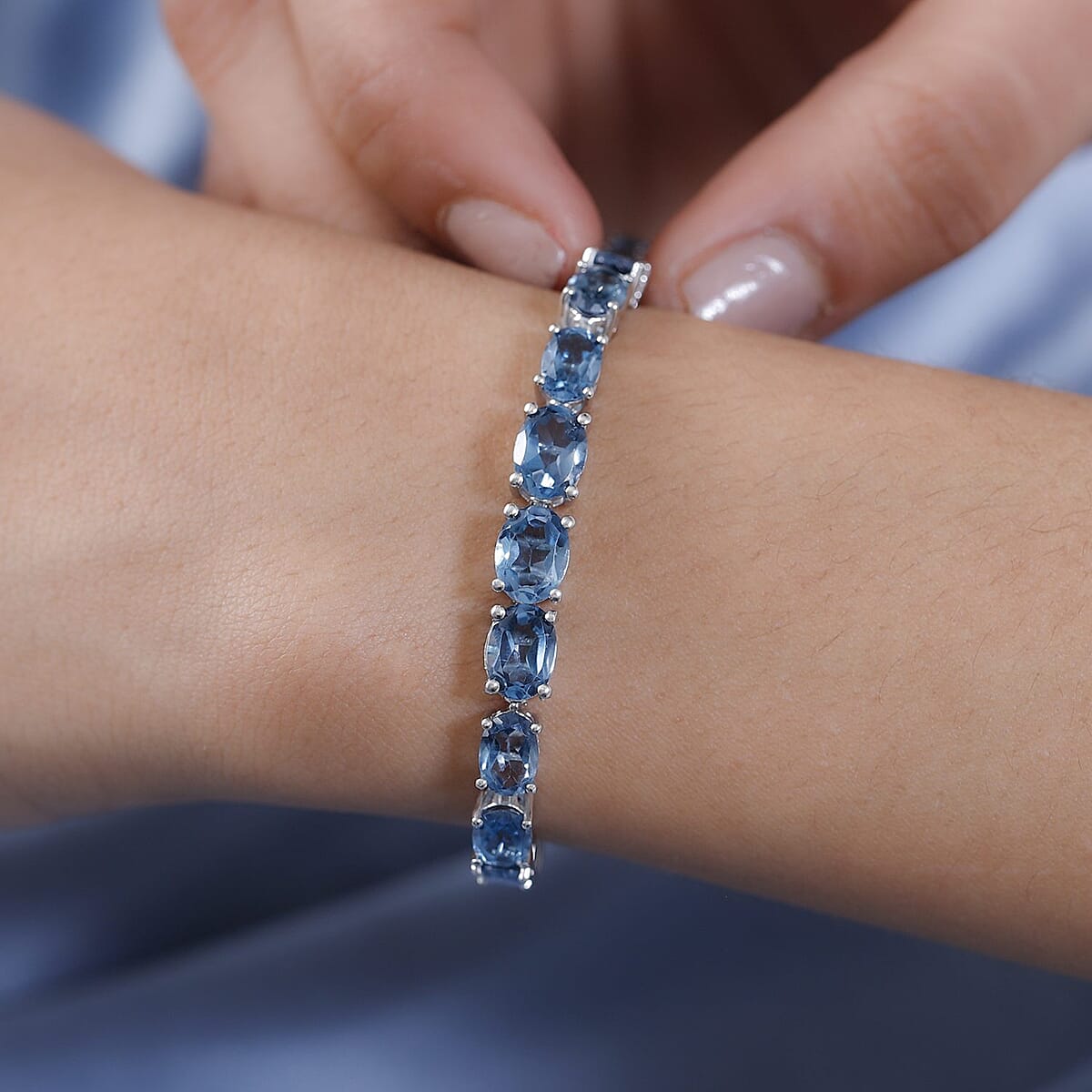 London Blue Topaz Tennis Bracelet in Platinum Over Sterling Silver (6.50 In) 16.80 ctw image number 2