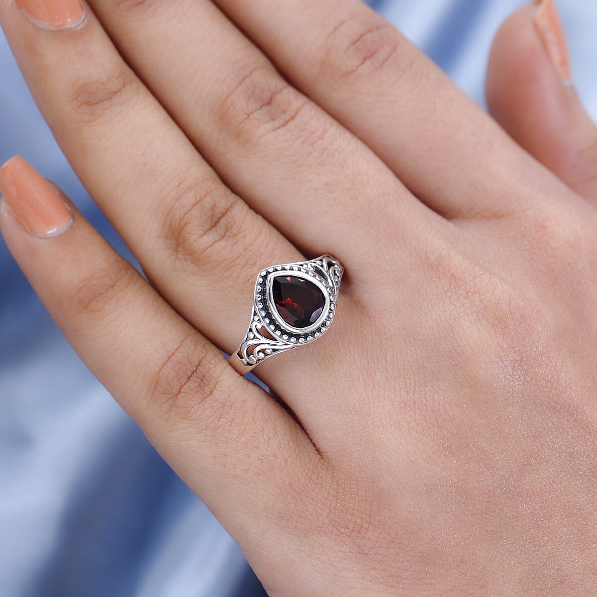 Artisan Crafted Natural Tanzanian Wine Garnet Solitaire Ring in Sterling Silver (Size 10.0) 1.65 ctw image number 2
