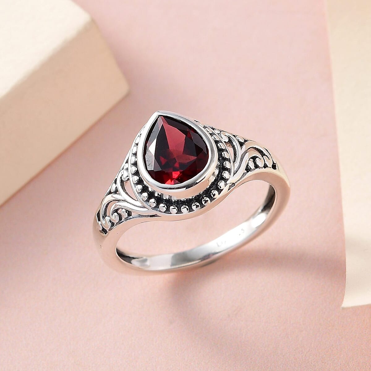 Artisan Crafted Tanzanian Wine Garnet Solitaire Ring in Sterling Silver (Size 9.0) 1.65 ctw image number 1